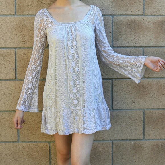 Millibon Dresses & Skirts - 🎉HP🎉 Boho Crochet Bell Sleeve Dress